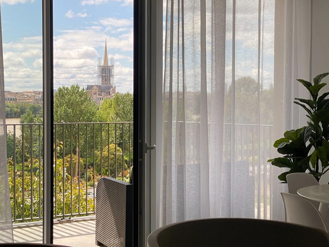 BORDEAUX Appartement avec vue Garonne de ses deux terrasses, séjour, 3 chambres 2