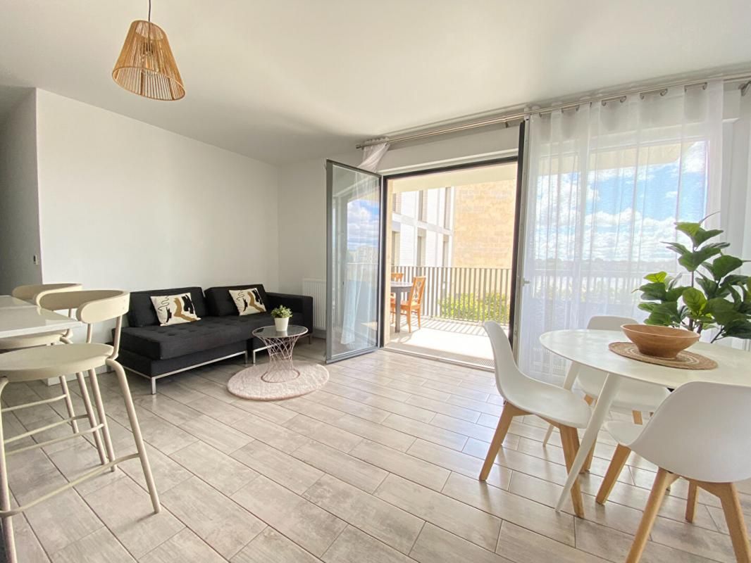 BORDEAUX Appartement avec vue Garonne de ses deux terrasses, séjour, 3 chambres 4