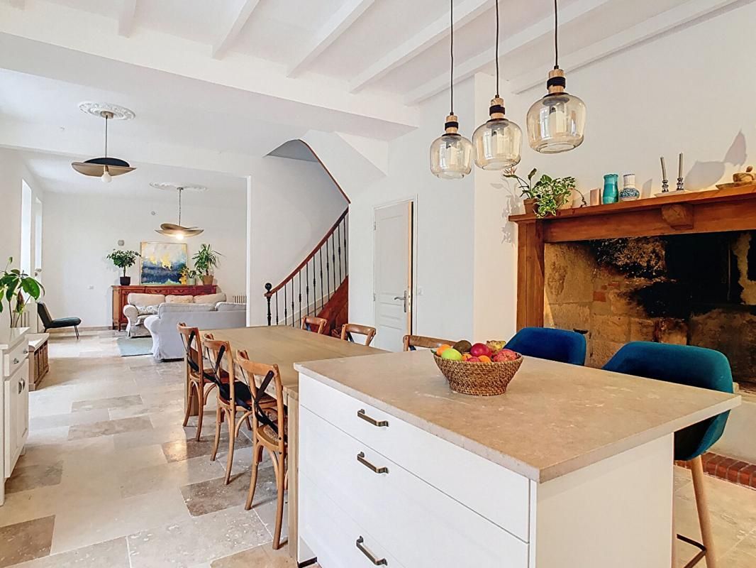 BEYNAC-ET-CAZENAC Belle propriété en pierre récemment rénovée 3