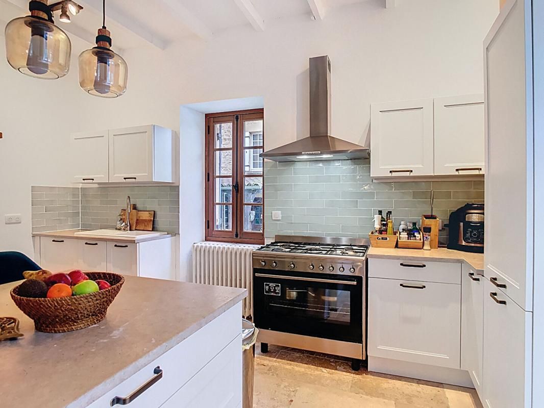 BEYNAC-ET-CAZENAC Belle propriété en pierre récemment rénovée 4