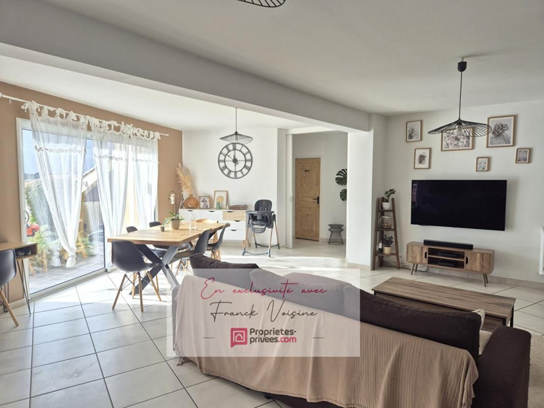 A VENDRE en Exclusivité aux Herbiers, maison de 121 m2 env avec 3 chambres et 1 bureau sur une parcelle de 495 m2 env