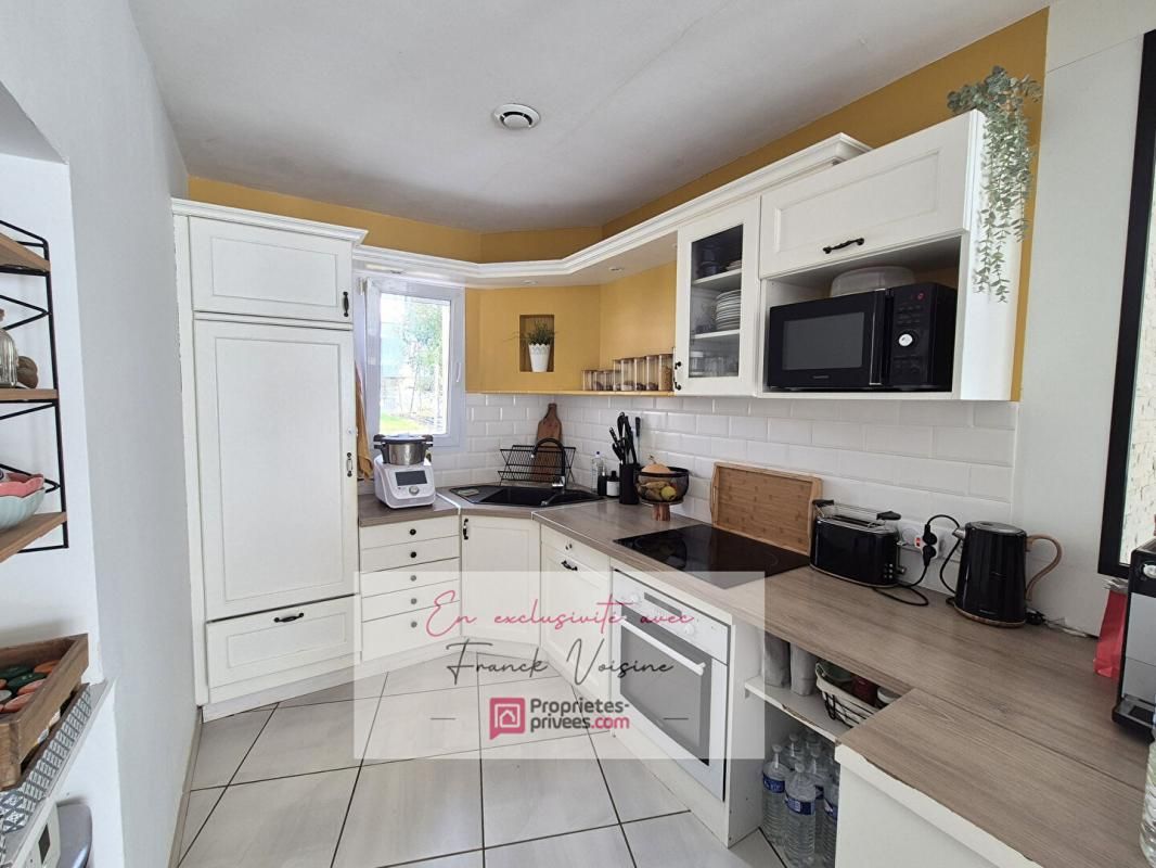 LES HERBIERS A VENDRE en Exclusivité aux Herbiers, maison de 121 m2 env avec 3 chambres et 1 bureau sur une parcelle de 495 m2 env 2