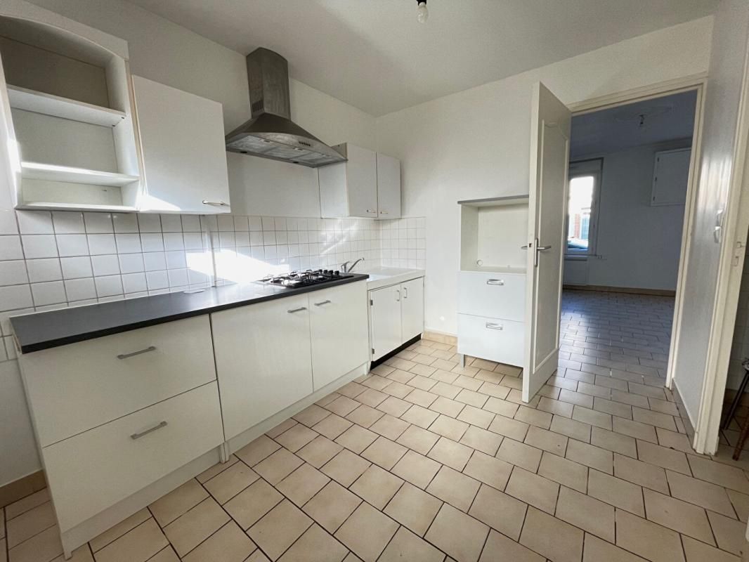 L'AIGLE Maison de ville avec espace et garage proche centre ville de l'Aigle 2