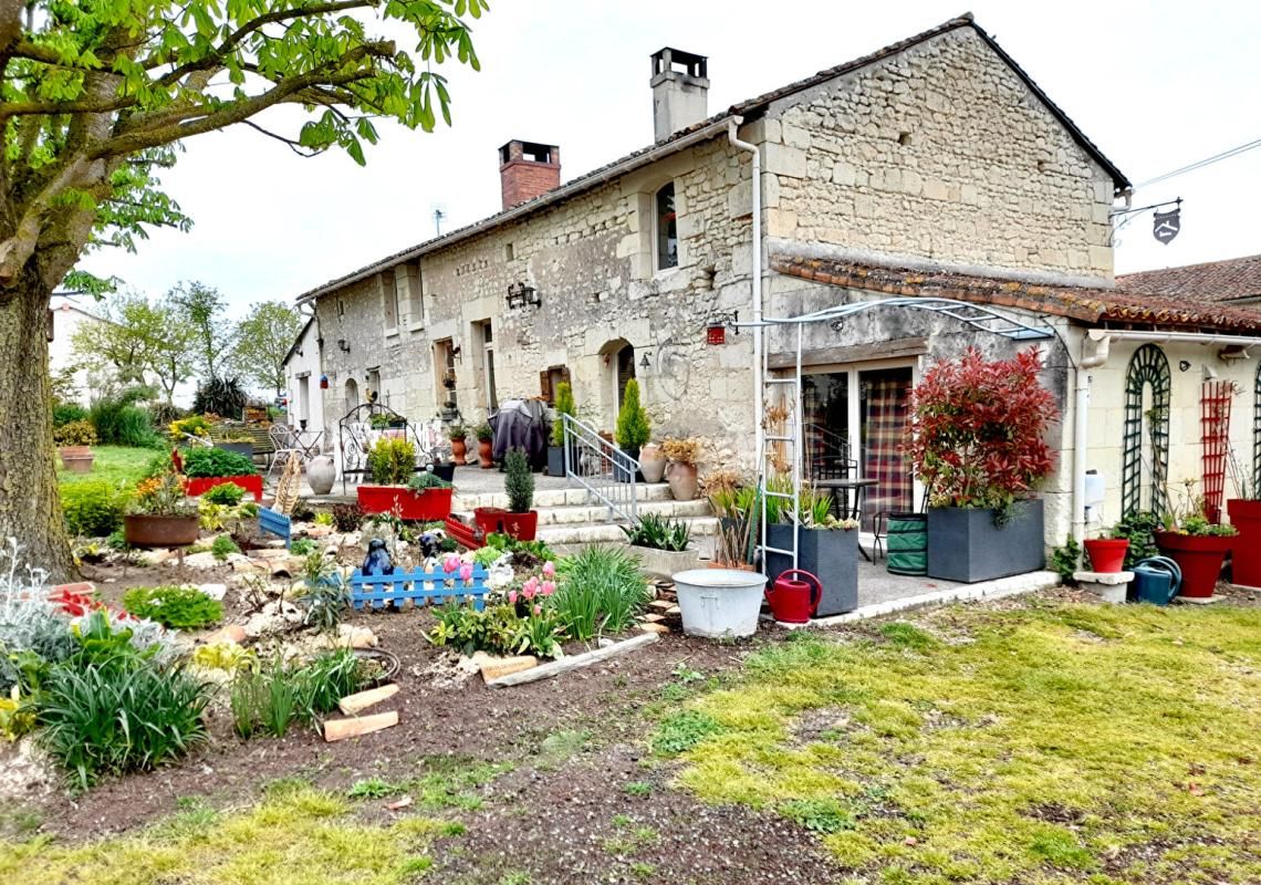 LE PUY-NOTRE-DAME LONGERE RENOVEE 2