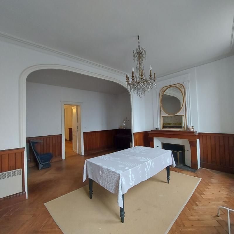 PAUILLAC Maison de charme à Pauillac 8 pièce(s) 220m2 2