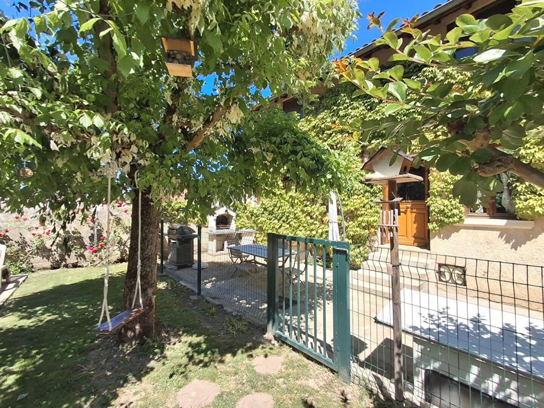 SAINT-SYMPHORIEN-D'OZON Grande maison familiale au calme 2