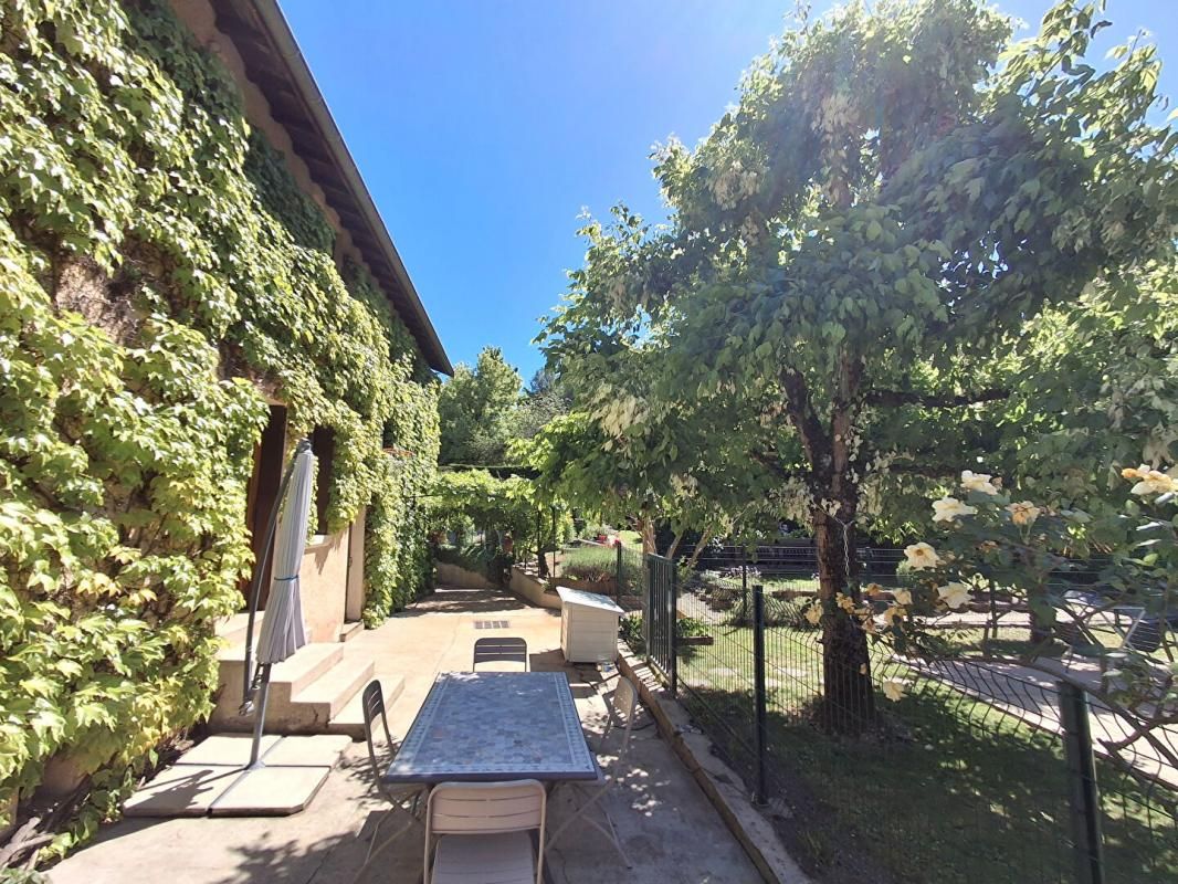 SAINT-SYMPHORIEN-D'OZON Grande maison familiale au calme 3