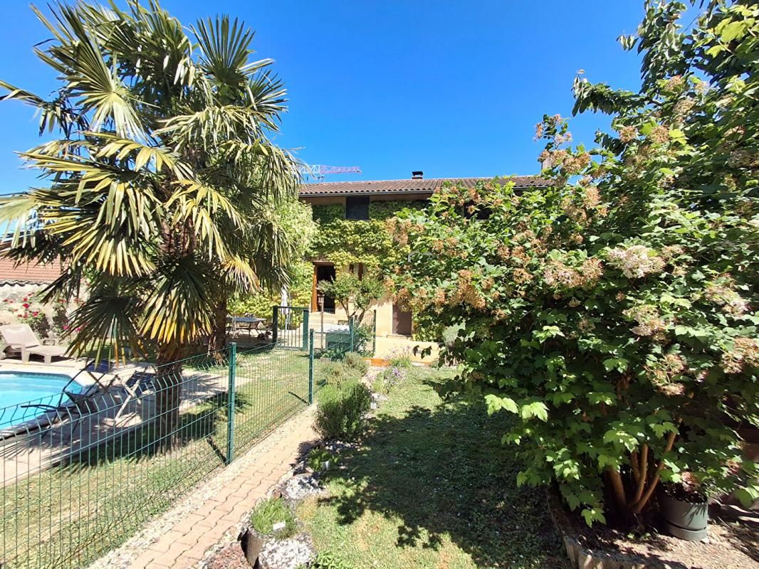 SAINT-SYMPHORIEN-D'OZON Grande maison familiale au calme 4