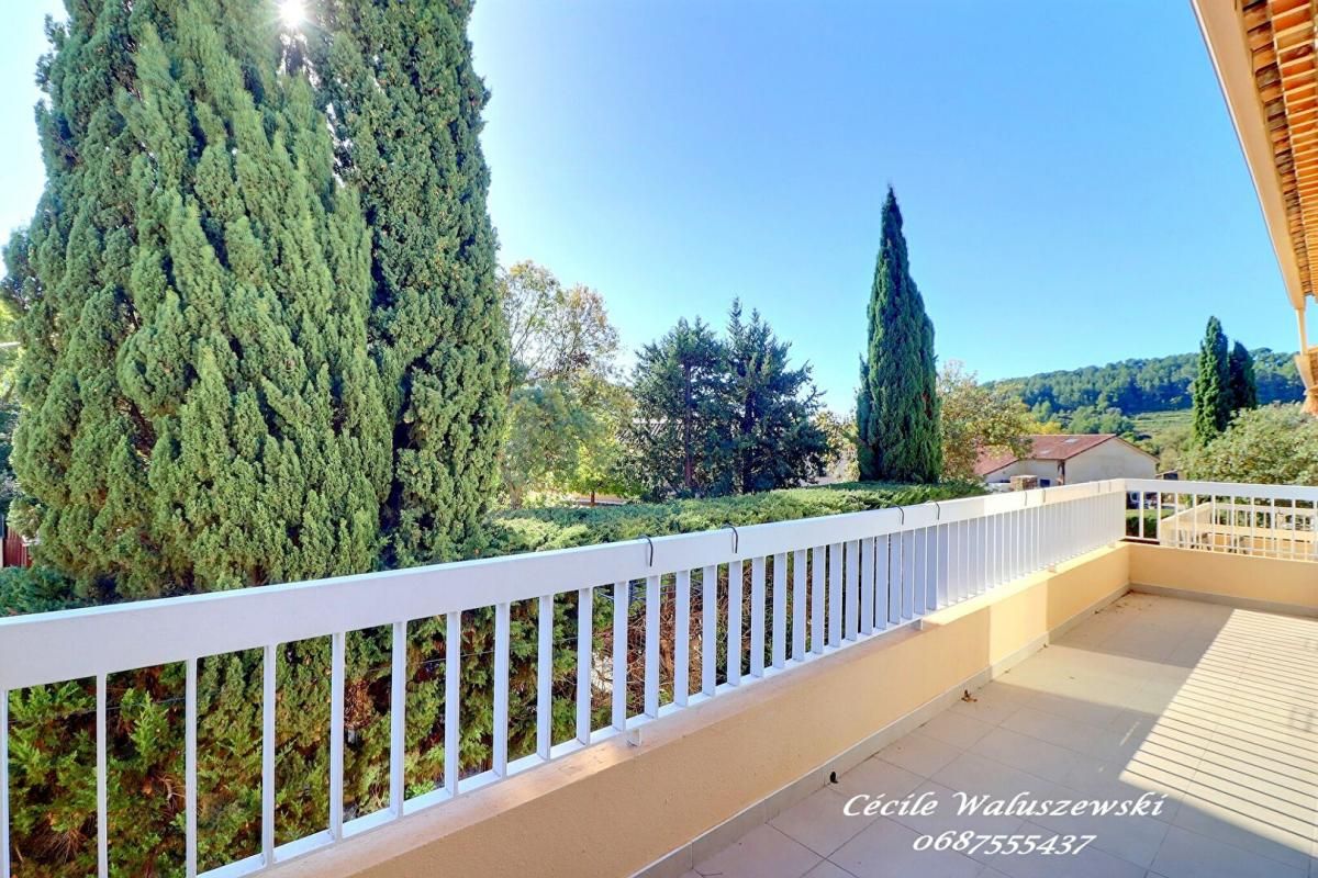 Appartement Le Castellet T4-T5 pièce(s) 91 m2 - Balcon, parking et cave