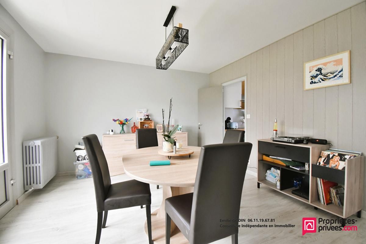 SAINT-PIERRE-DES-ECHAUBROGNES Maison Saint Pierre Des Echaubrognes 4 pièce(s) 82 m2 2