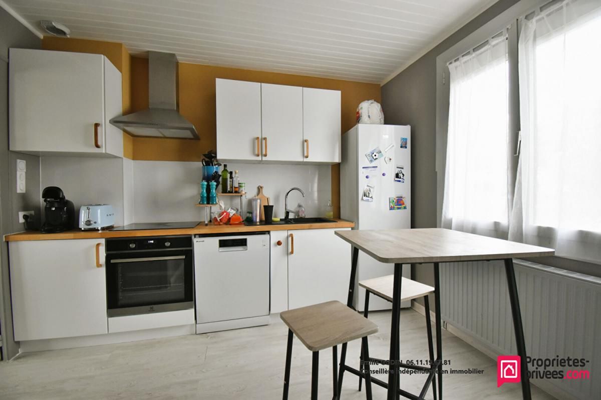 SAINT-PIERRE-DES-ECHAUBROGNES Maison Saint Pierre Des Echaubrognes 4 pièce(s) 82 m2 4