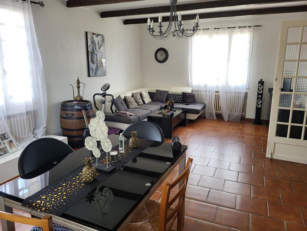 LIRAC Appartement Lirac 4 pièces de 99 m2 1