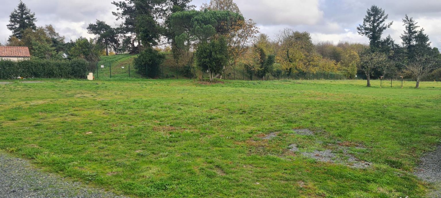 GORGES Terrain constructible, libre de constructeur, non viabilisé, Gorges 1161 M² avec 401 M² en zone Uc 2