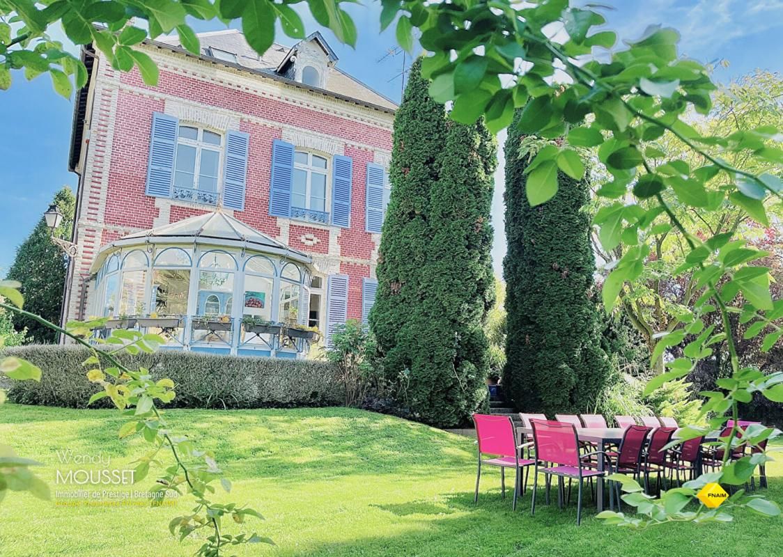 CHAVENAY Demeure de caractère du XIXème siècle à 20 minutes du Château de Versailles et 30 minutes du coeur du Paris 4