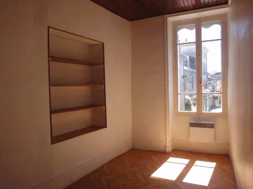 VALREAS Appartement Valreas T4 de 94 m2 2