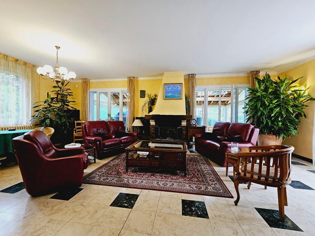 AVORD MAISON PROPRIETE 9 PIECES + STUDIO JARDIN DEPENDANCE 2