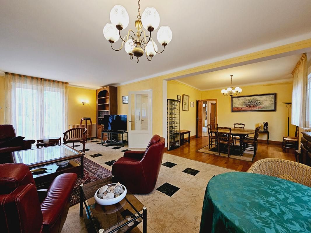 AVORD MAISON PROPRIETE 9 PIECES + STUDIO JARDIN DEPENDANCE 3