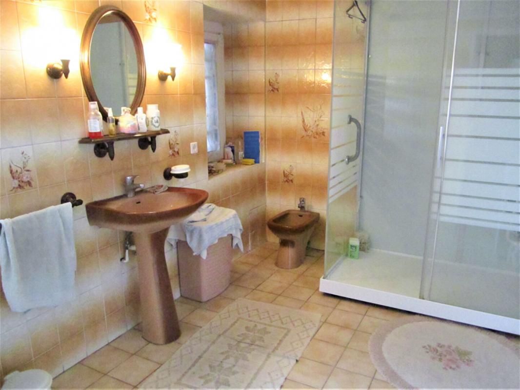 VESOUL Immeuble de 430 m2 habitables composé de 4 appartements à Vesoul 70000  au prix de 209 000 Euros 4