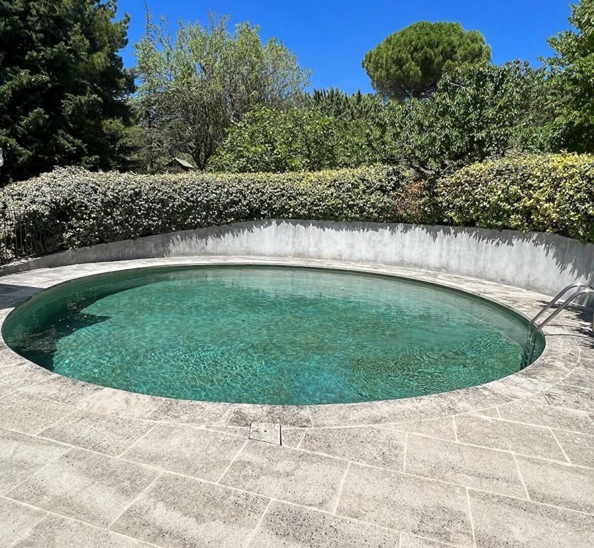 VILLARS Mas de hameau avec piscine et joli terrain dont une oliveraie 3