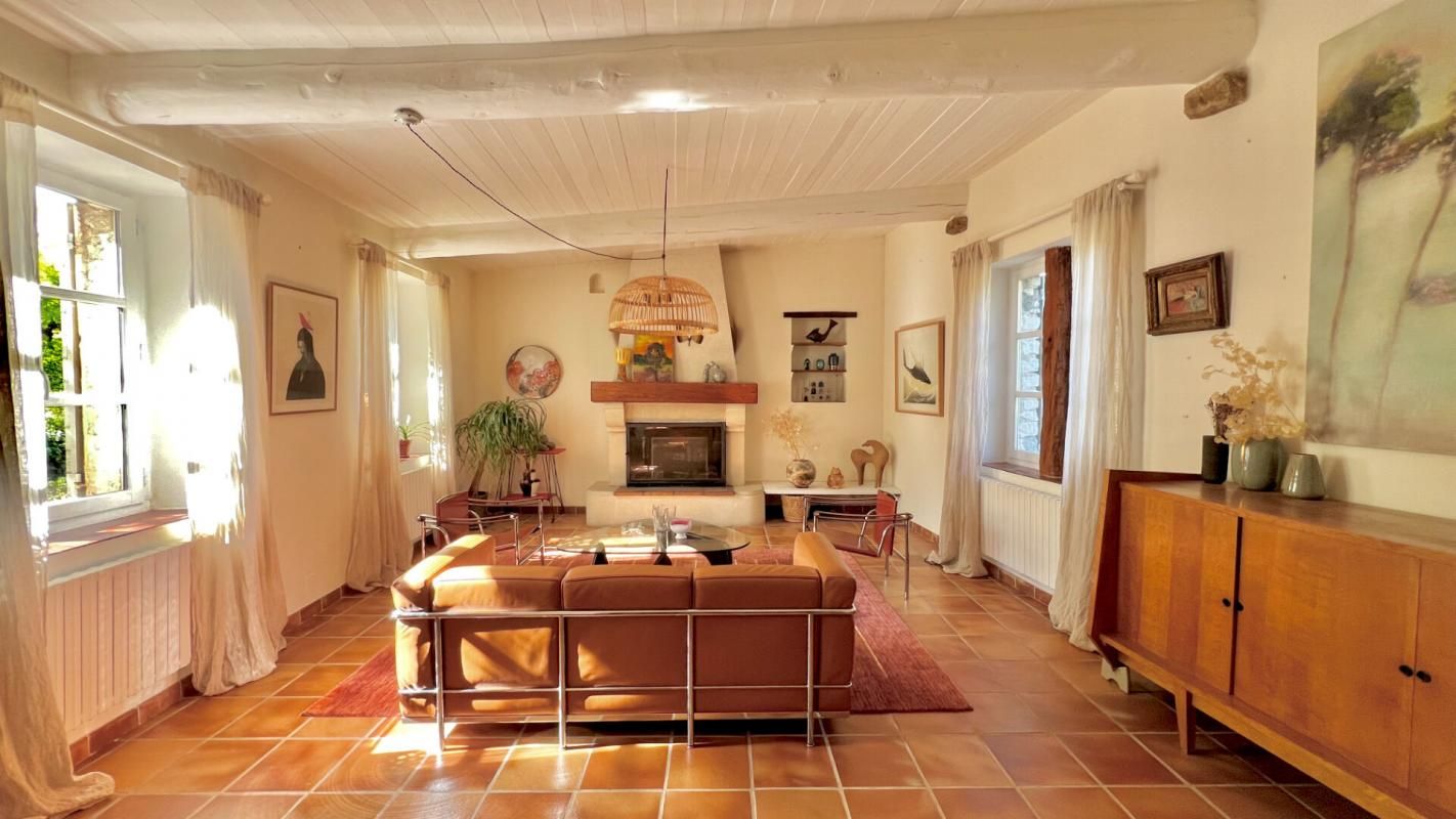 VILLARS Mas de hameau avec piscine et joli terrain dont une oliveraie 4