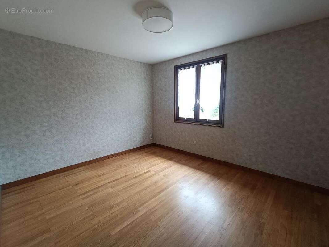 SAINT-BONNET-LE-TRONCY Maison Saint Bonnet Le Troncy 4