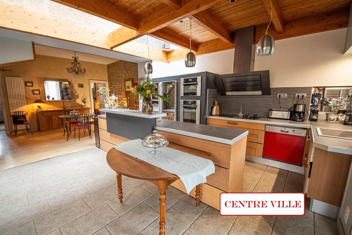 Maison de ville avec garage et jardin