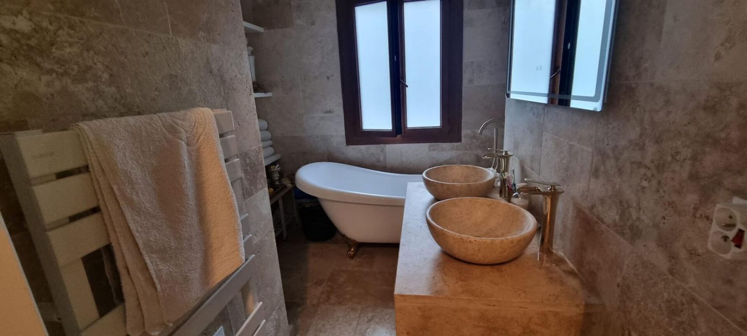 BANDOL HAUT DE VILLA, cave, jardin et Stationnements 4