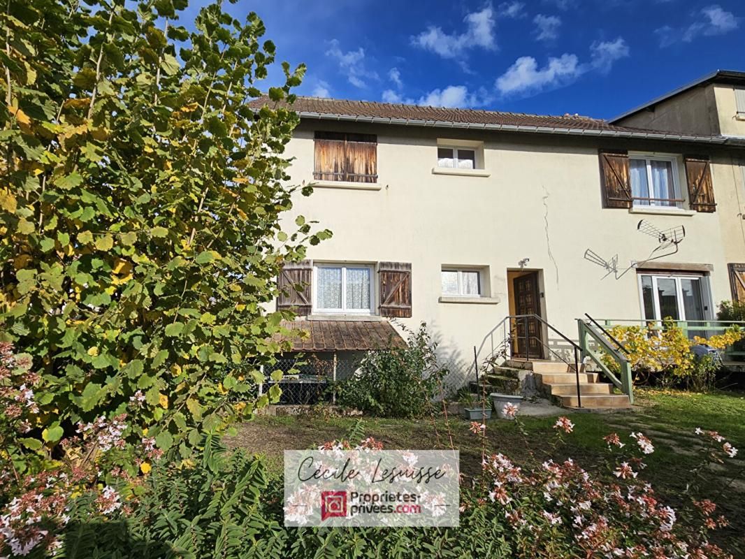 Maison familiale avec travaux, au calme, en centre-ville