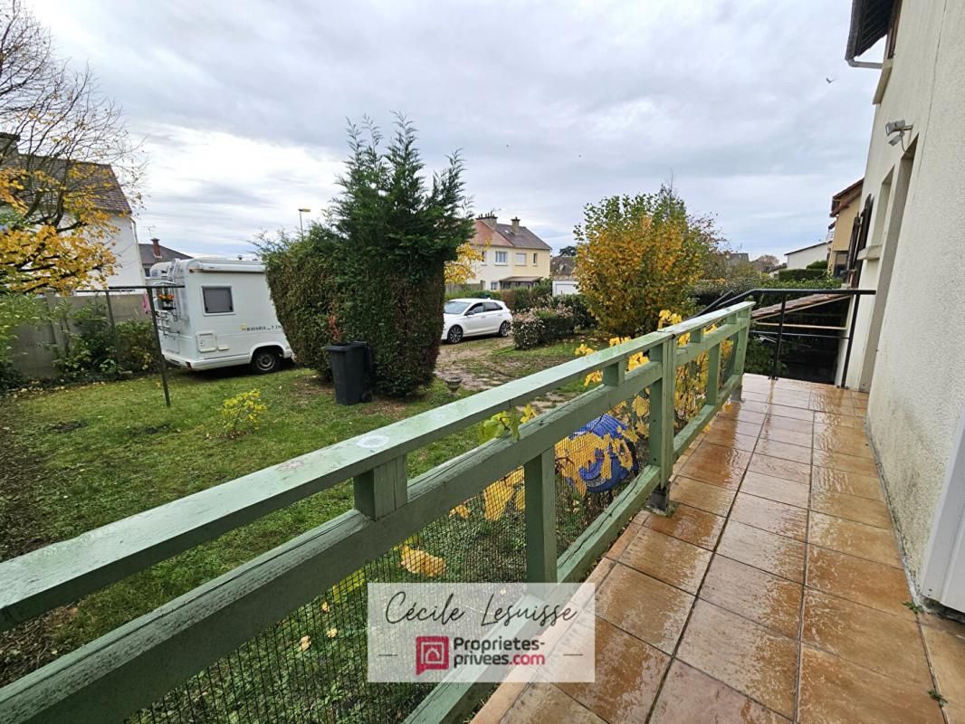 NOTRE-DAME-DE-GRAVENCHON Maison familiale avec travaux, au calme, en centre-ville 2