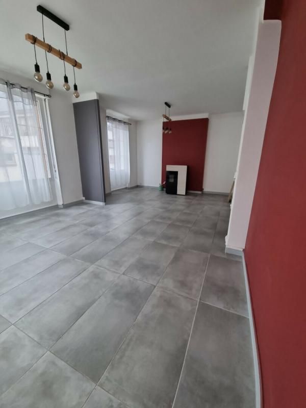 SULLY-SUR-LOIRE Maison de Ville  3 chambres et grand séjour 2