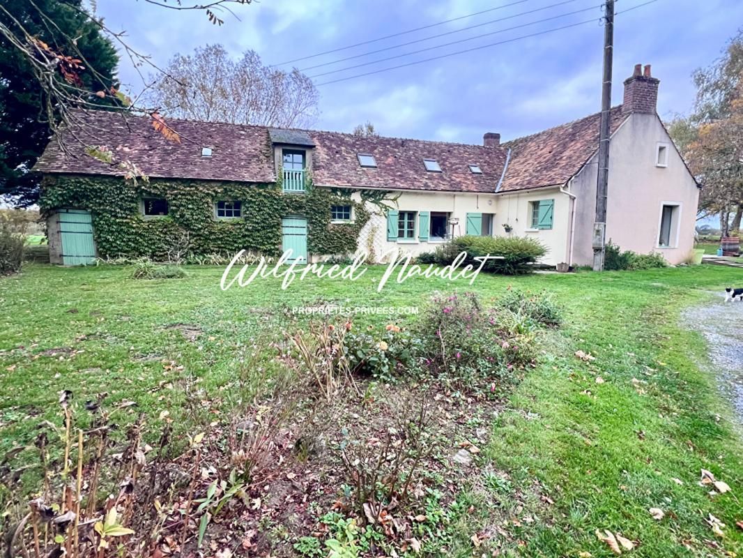 TELOCHE Longere idéalement au carrefour de Ruaudin et  Teloché 1