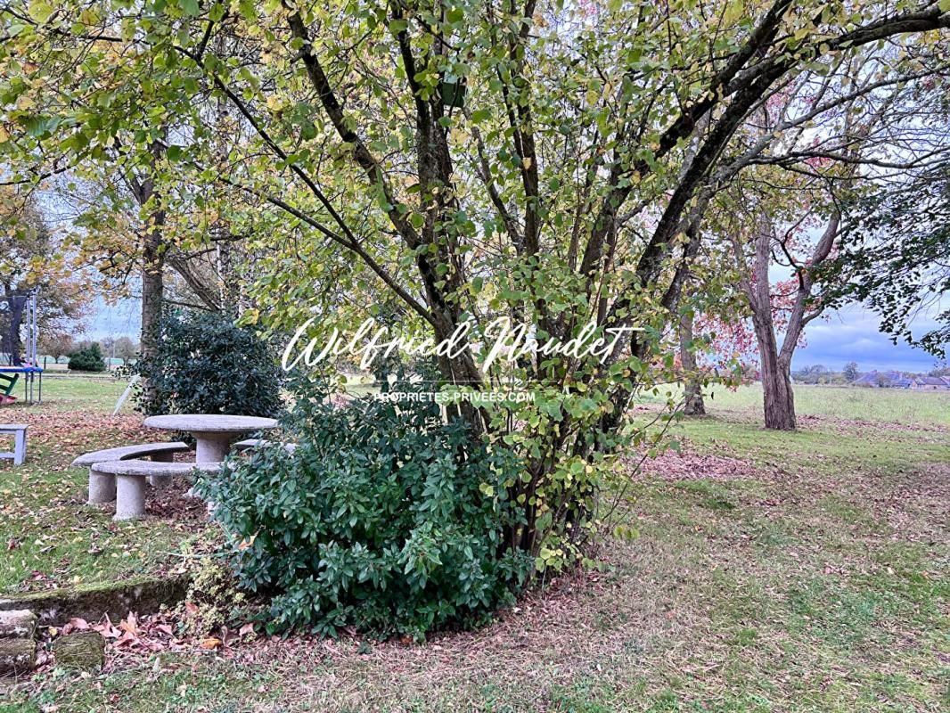 TELOCHE Longere idéalement au carrefour de Ruaudin et  Teloché 3