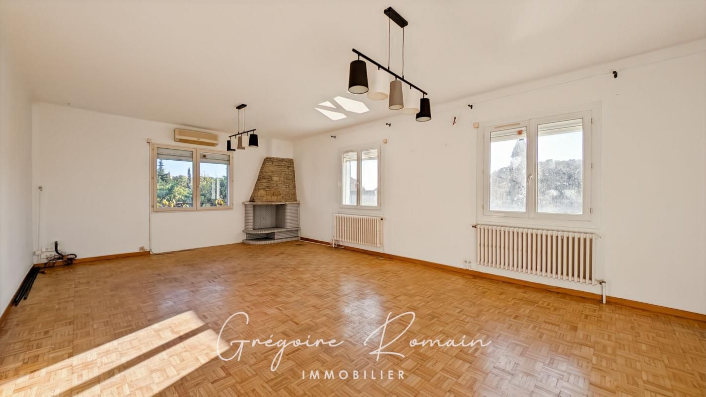 CORNILLON-CONFOUX Appartement Cornillon Confoux 6 pièce(s) 128 m2 3