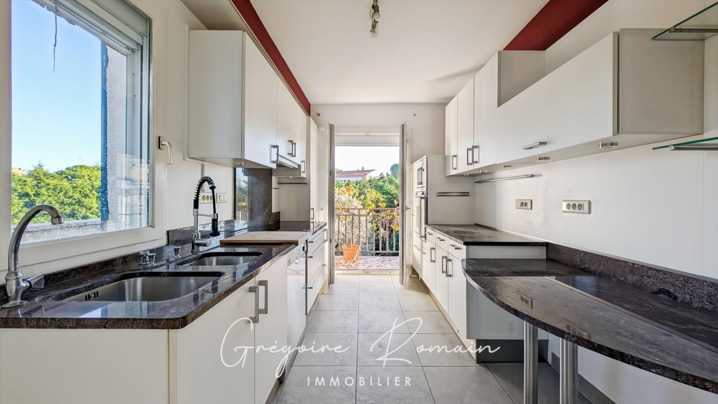 CORNILLON-CONFOUX Appartement Cornillon Confoux 6 pièce(s) 128 m2 4