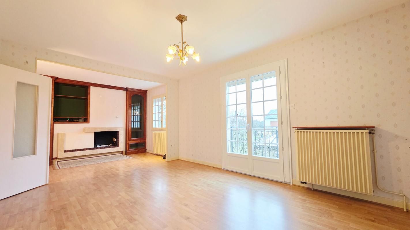 BOURGES BOURGES MAISON 6 PIECES 3 CHAMBRES GARAGE SOUS-SOL ATELIER 2