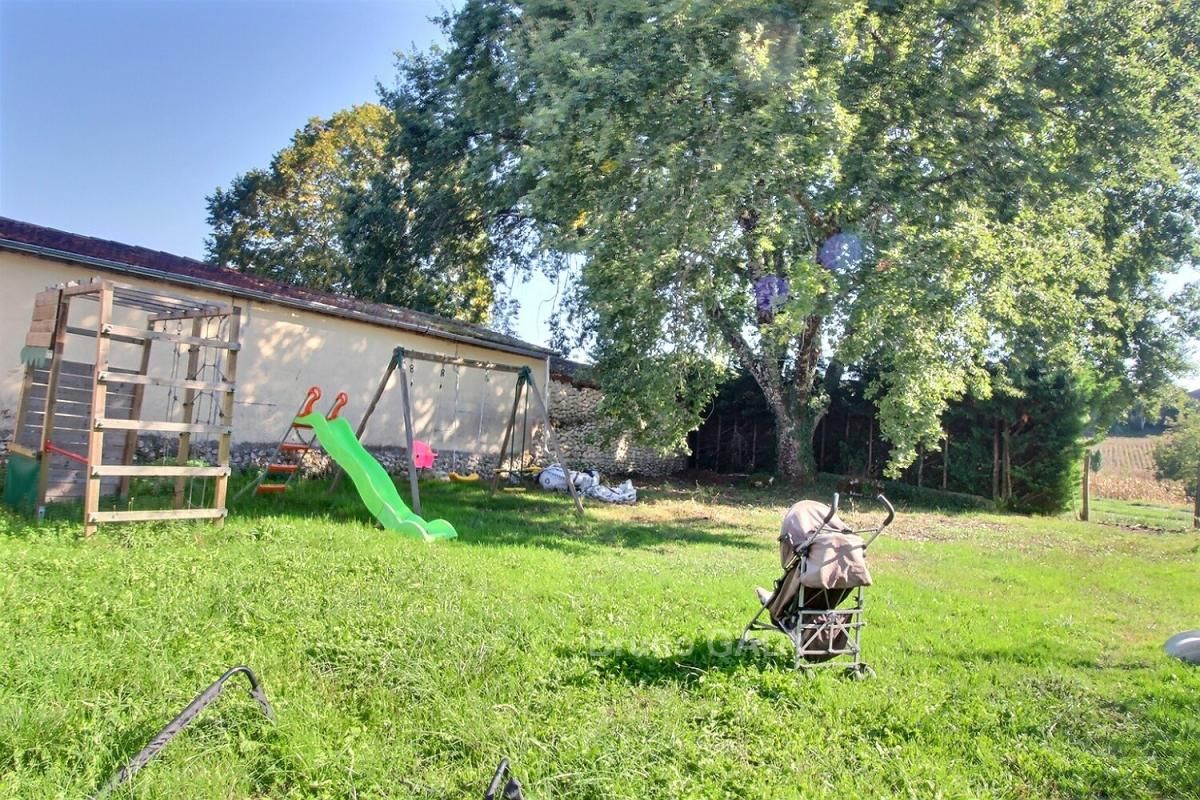 TOCANE-SAINT-APRE Ensemble immobilier avec maison ancienne en pierre et dépendances 3