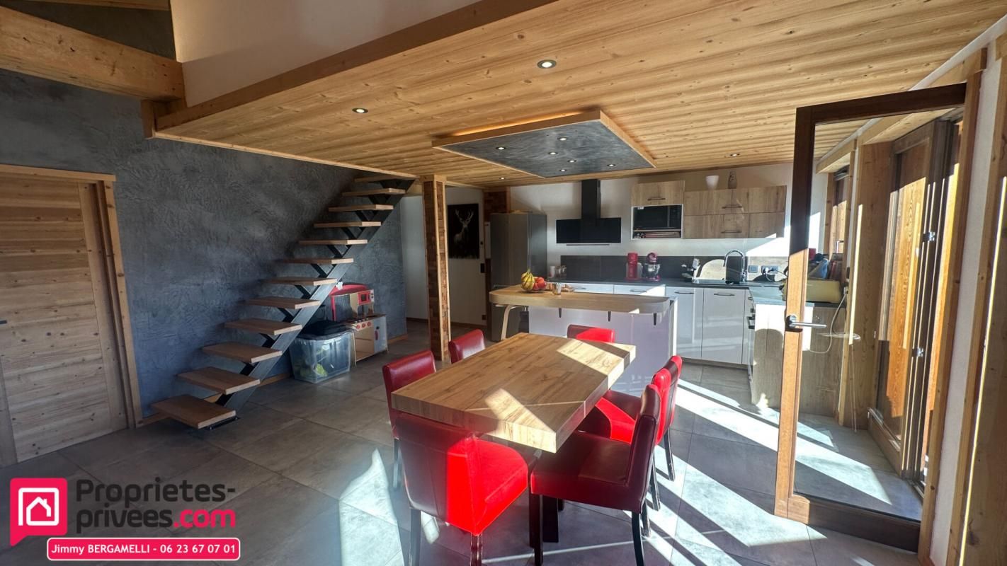 SALLANCHES SALANCHES  Appartement duplex 81,72 m² + mezzanine ,3 chambres, Parfait état, 3 parkings 399 000  FAI 4