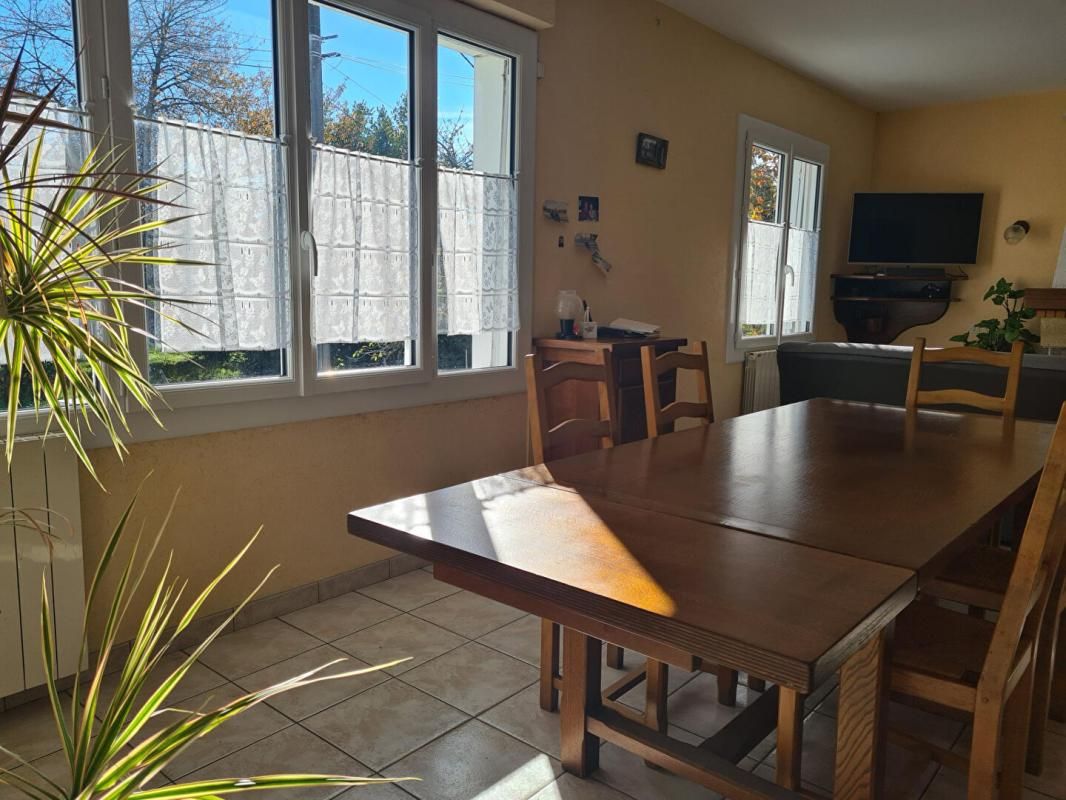 SAINTES Maison à Saintes 4 pièces 84 m² sur sous sol 2