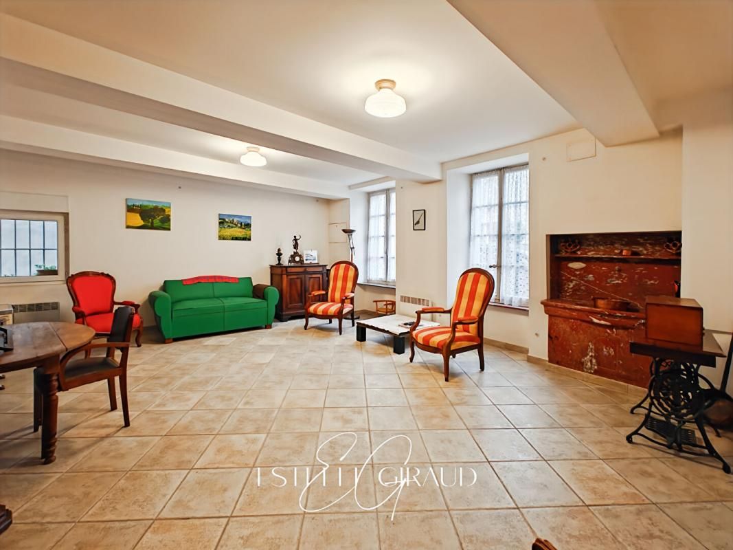 RIEUX-MINERVOIS Maison de village avec terrasse et atelier 1