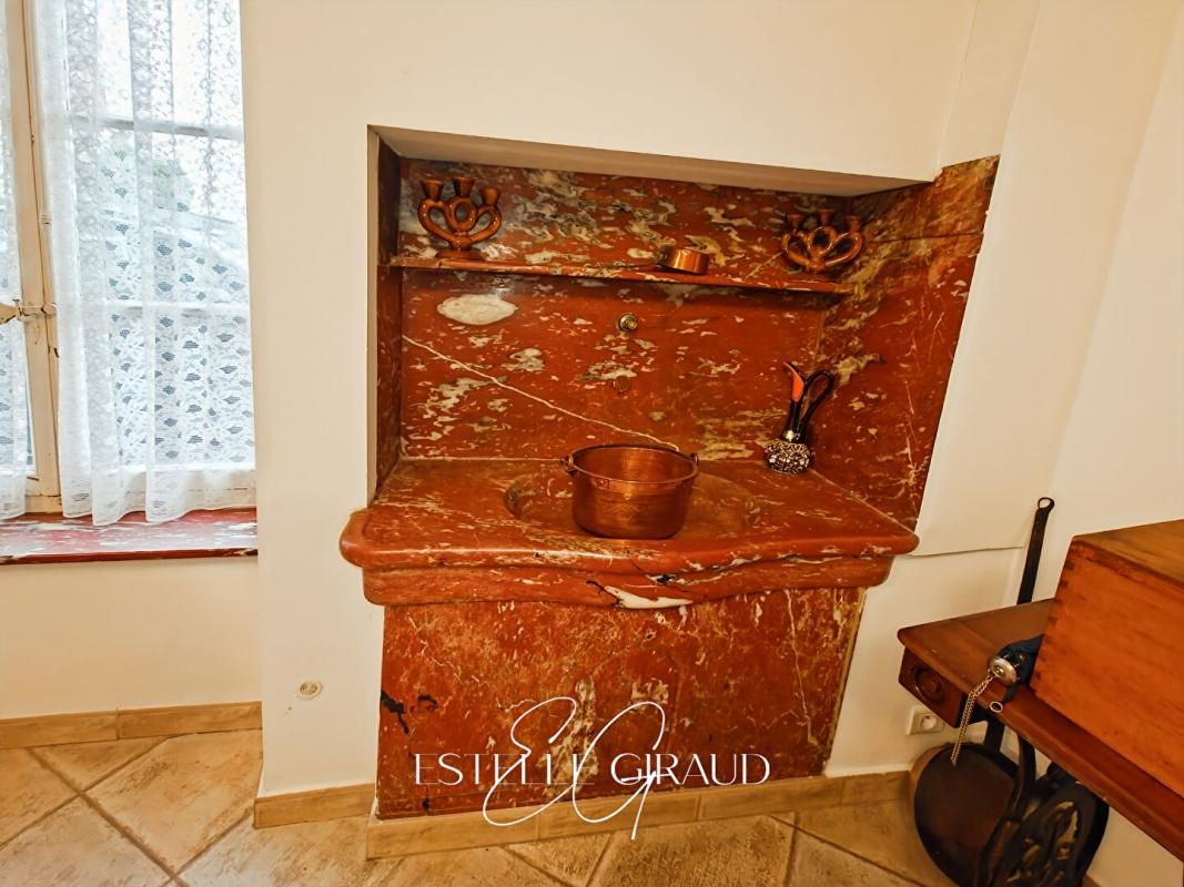 RIEUX-MINERVOIS Maison de village avec terrasse et atelier 2