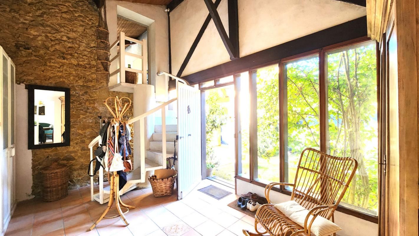 Ensemble Immobilier de 2 logements avec piscine intérieur + Terrain