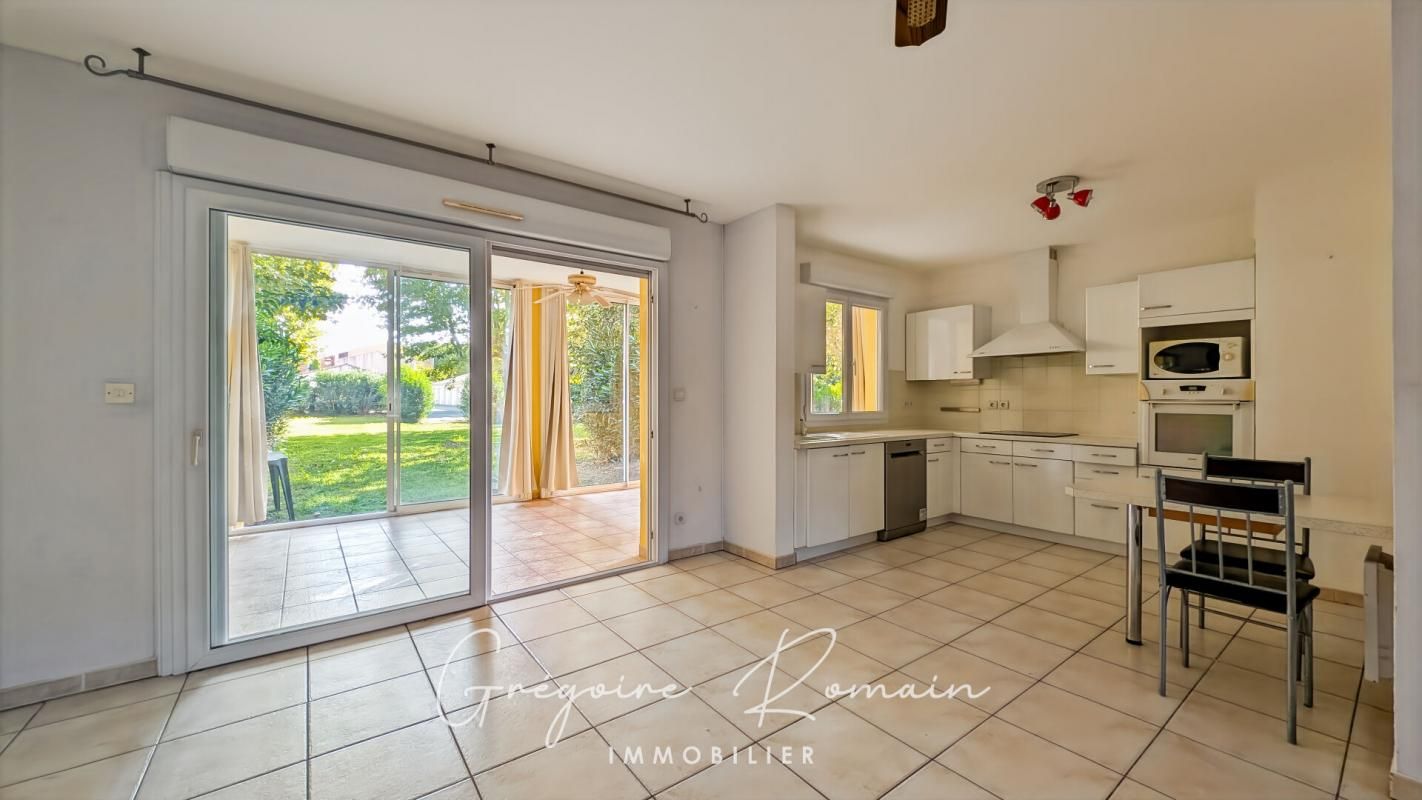 SAINT-MARTIN-DE-CRAU Appartement  3 pièce(s) 109 m2 3