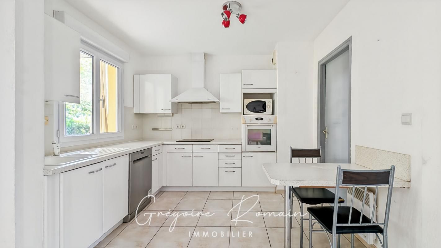 SAINT-MARTIN-DE-CRAU Appartement  3 pièce(s) 109 m2 4