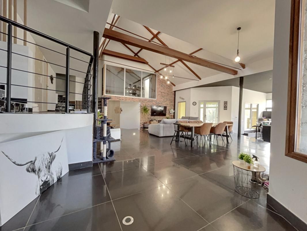 CHAMBOST-LONGESSAIGNE Loft Chambost Longessaigne 9 pièce(s) 3