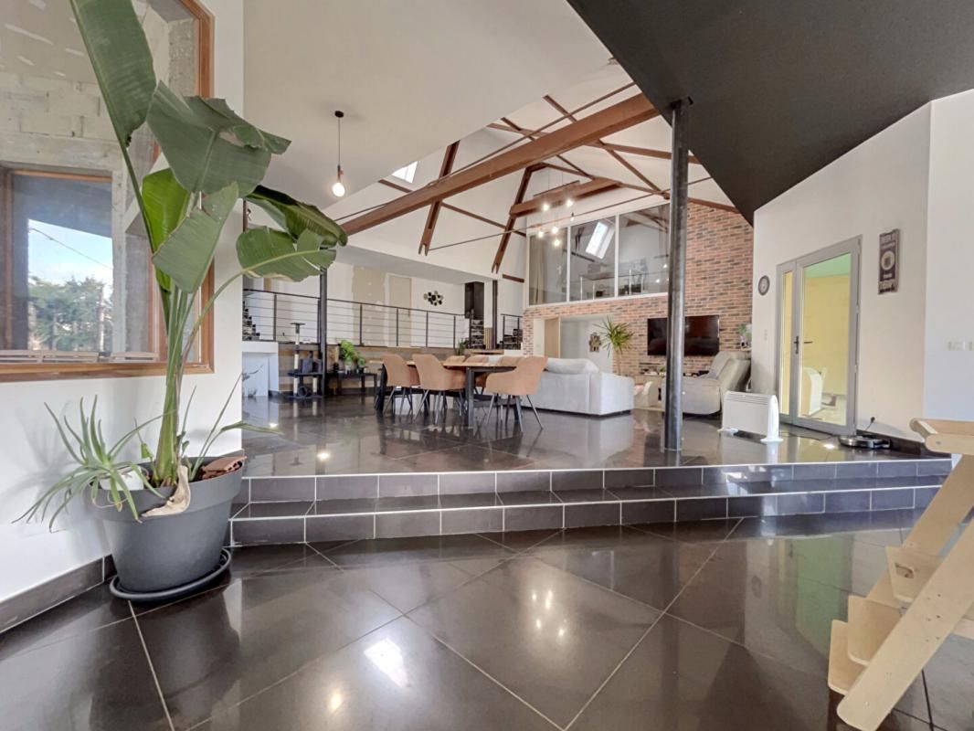 CHAMBOST-LONGESSAIGNE Loft Chambost Longessaigne 9 pièce(s) 4