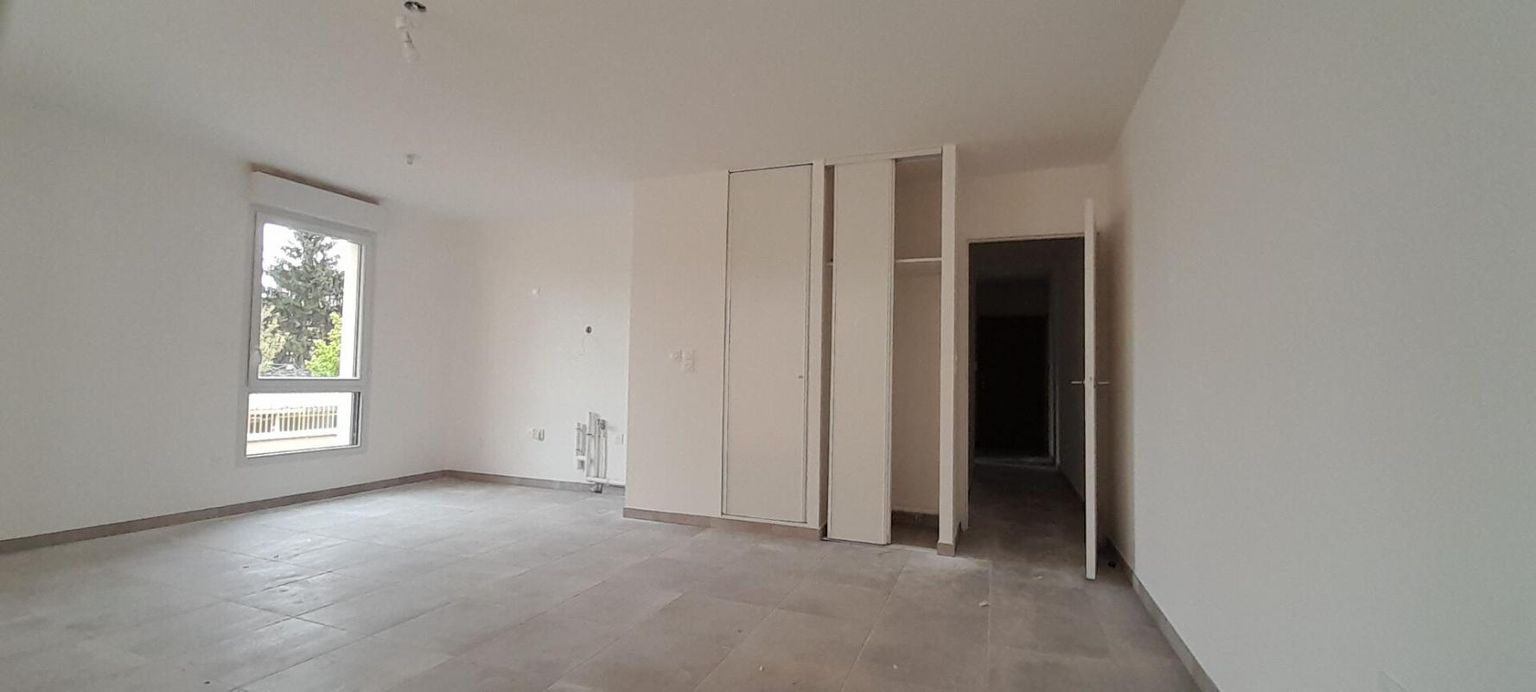 LES PONTS-DE-CE APPARTEMENT T3 neuf avec Balcon et Parkng Couvert 4
