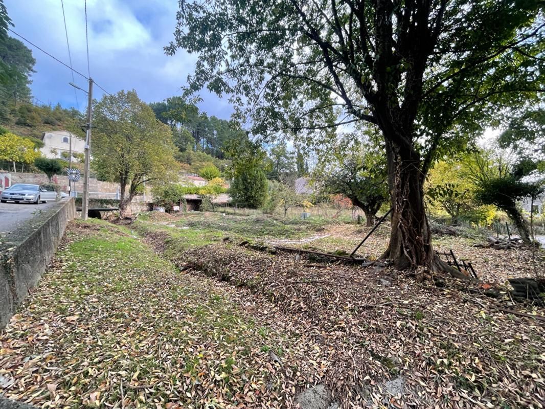 LES SALLES-DU-GARDON A vendre terrain de 607 m2 avec permis de construire quartier La Favède 3