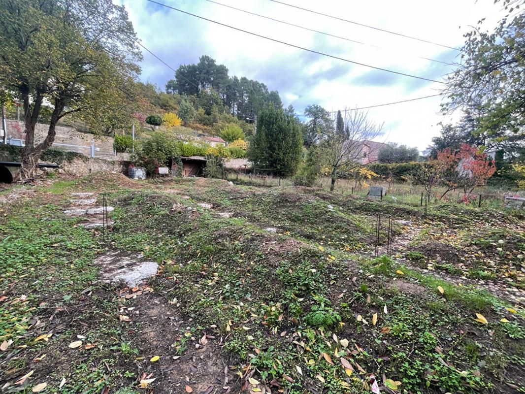 LES SALLES-DU-GARDON A vendre terrain de 607 m2 avec permis de construire quartier La Favède 4