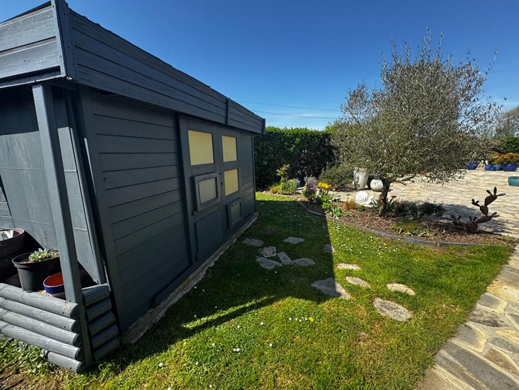 SAINT-HILAIRE-DE-CHALEONS Maison  5 pièce(s) 220 m2 4