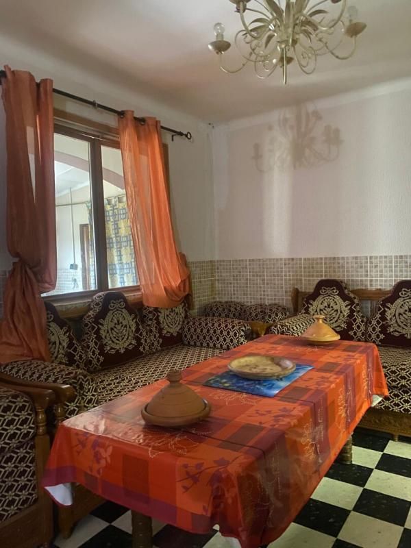 CHATEAURENARD Maison traditionnelle de plain-pied ? 149 m² sur terrain de 990 m² 3